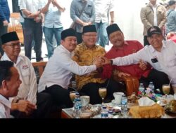 Lautan Manusia Iringi Pendaftaran Pasangan Arie-Sumarno ke KPU