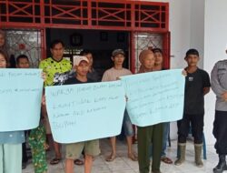 Tuntut Pecat Oknum Kades, Warga Pagar Ruyung Geruduk Kantor Camat Batiknau