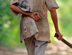 Anak Dibully, Bapak Cabut Parang