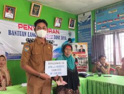 Pemerintah Desa Paku Haji Salurkan BLT DD, 28 KPM Sumringah 