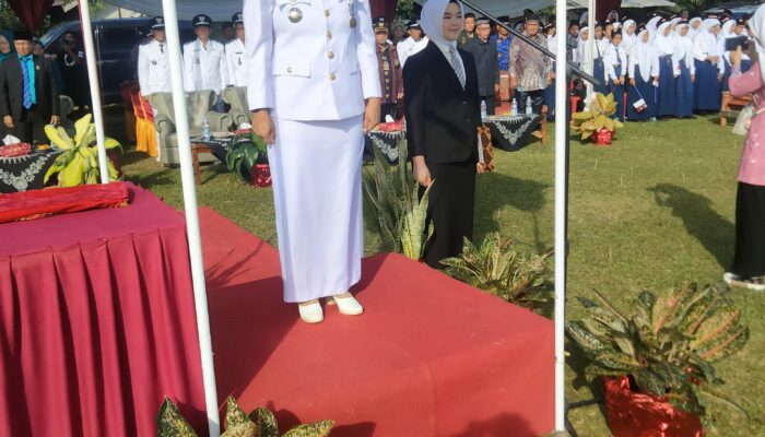 Dipimpin Venti Herlina, “Sang Saka” Berkibar di Kecamatan Lais